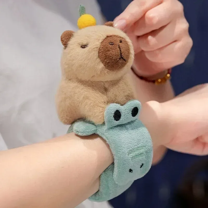 Capybara Kuscheltier Armband 2